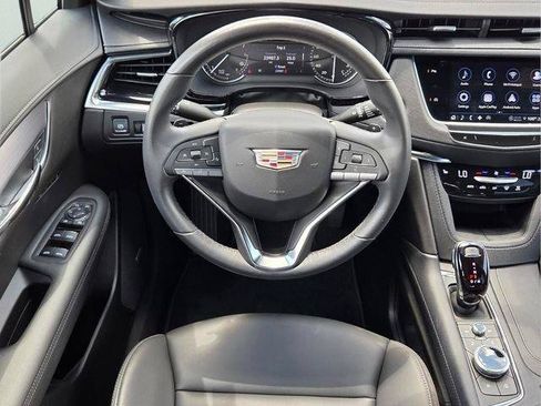 Certified 2025 Cadillac XT6 Luxury FWD image 19