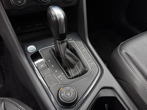 Used 2021 Volkswagen Tiguan SE R-Line image 21