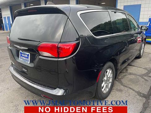 Used 2023 Chrysler Voyager LX FWD image 4