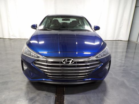 Used 2019 Hyundai Elantra SE FWD image 2