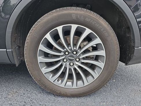 Used 2023 Lincoln Aviator AWD w/ Premium Package image 9