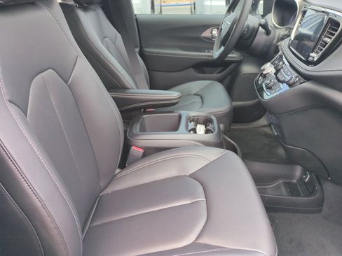 New 2026 Chrysler Pacifica Select FWD image 19