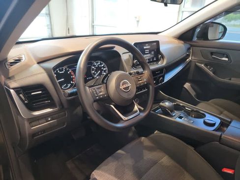 Used 2022 Nissan Rogue SV image 9