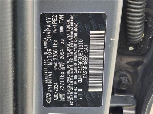 Used 2025 Hyundai Elantra Limited FWD image 25