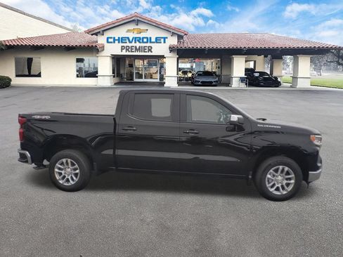 Used 2023 Chevrolet Silverado 1500 LT AWD/4WD image 9