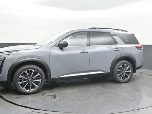 New 2026 Nissan Pathfinder Platinum FWD image 4