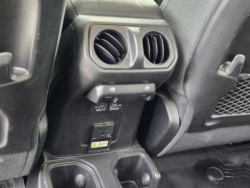 Used 2024 Jeep Gladiator Rubicon AWD/4WD image 38