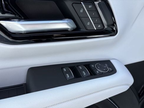 New 2025 Chevrolet Suburban Premier AWD/4WD image 23