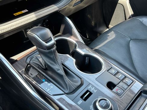 Used 2023 Toyota Highlander Limited AWD/4WD image 5