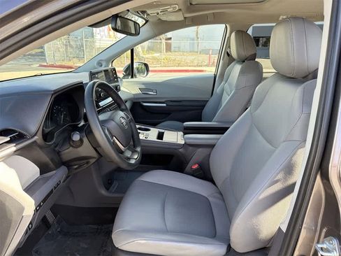 Used 2022 Toyota Sienna XLE w/ XLE Plus Package image 26