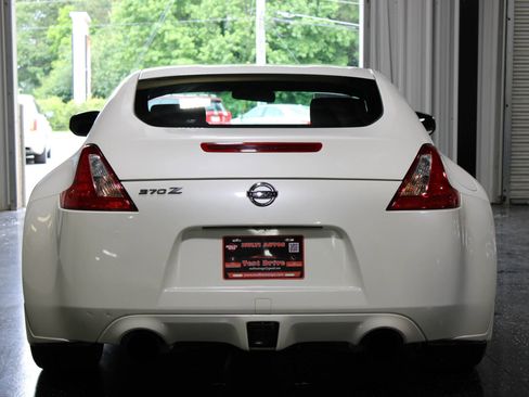Used 2011 Nissan 370Z Coupe RWD image 5