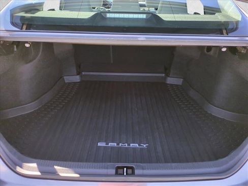 Used 2019 Toyota Camry SE image 6