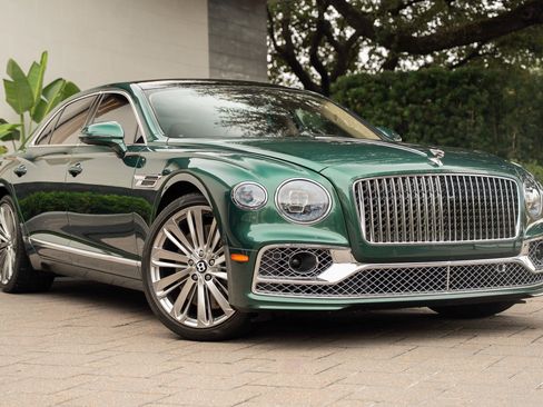 Used 2023 Bentley Flying Spur W12 image 44