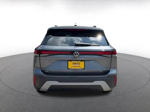 Used 2026 Volkswagen Tiguan SE AWD/4WD image 12