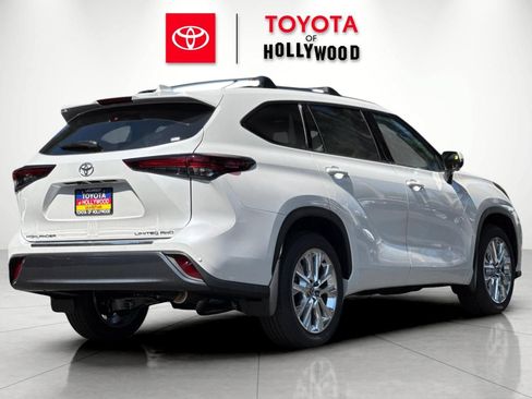 New 2026 Toyota Highlander Limited AWD/4WD image 4