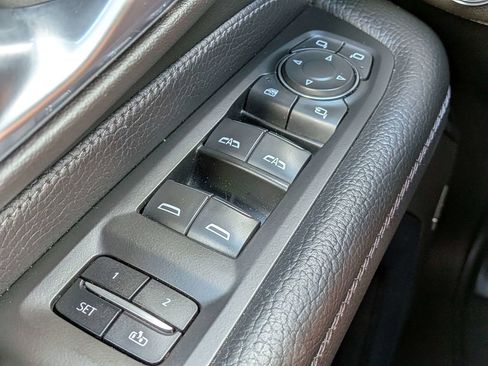 Used 2022 GMC Yukon Denali w/ Advanced Technology Package AWD/4WD image 27
