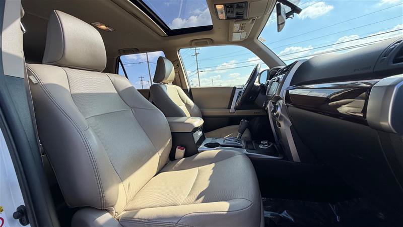 Used 2016 Toyota 4Runner Limited AWD/4WD image 38