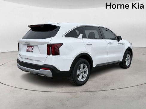New 2026 Kia Sorento LX FWD image 4