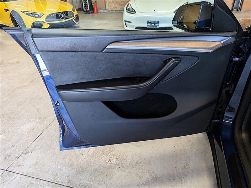 Used 2023 Tesla Model Y Long Range AWD/4WD image 18