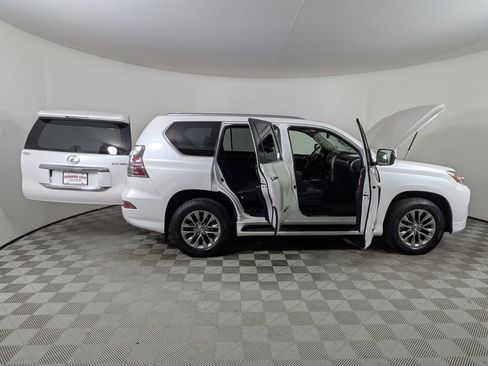 Used 2017 Lexus GX 460 Luxury w/ Preferred Accessory Package AWD/4WD image 9