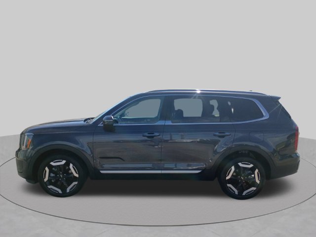 Used 2025 Kia Telluride S FWD image 3