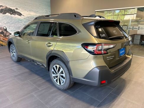 Used 2025 Subaru Outback Premium AWD/4WD image 4