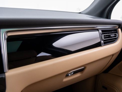 New 2026 Porsche Macan image 25