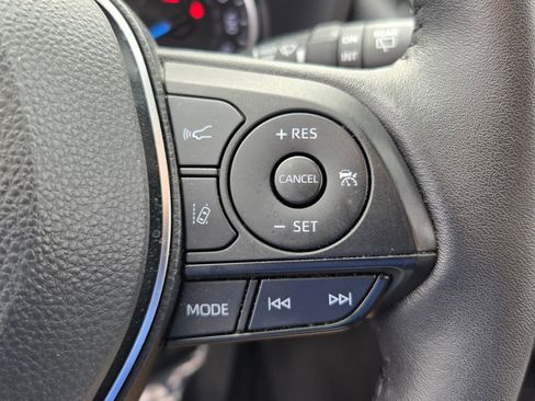 Used 2022 Toyota RAV4 XLE Premium image 24