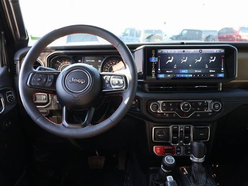 Used 2024 Jeep Gladiator Rubicon w/ Technology Group image 18