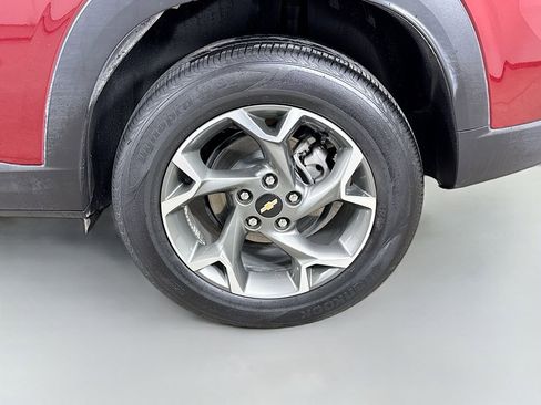 Used 2025 Chevrolet Trax LT w/ LT Convenience Package FWD image 29
