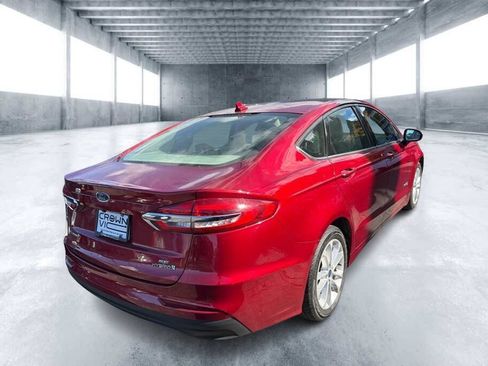Used 2019 Ford Fusion SE FWD image 4