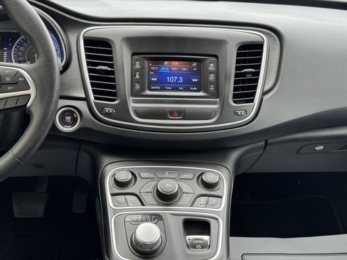 Used 2015 Chrysler 200 Limited image 22
