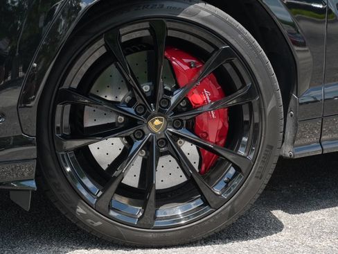 Used 2022 Lamborghini Urus AWD/4WD image 5