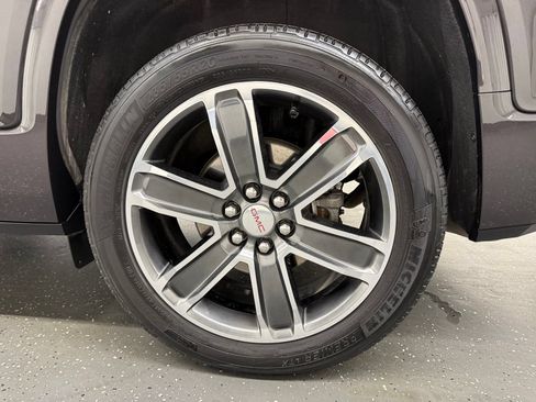 Used 2018 GMC Acadia Denali w/ Technology Package FWD image 19