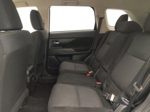 Used 2017 Mitsubishi Outlander ES AWD/4WD image 18