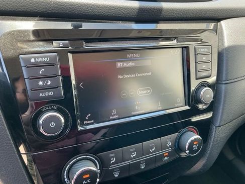 Used 2018 Nissan Rogue S AWD/4WD image 22