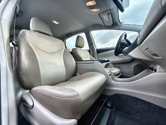Used 2016 Toyota Prius V Four FWD image 24