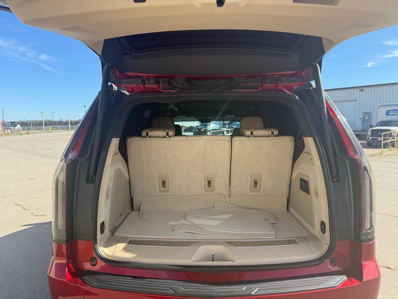 Used 2024 Cadillac Escalade Premium Luxury AWD/4WD image 11
