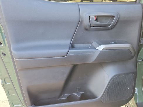 Used 2021 Toyota Tacoma SR5 w/ Trail Edition image 13