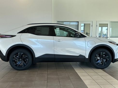 New 2026 Toyota C-HR AWD/4WD image 4
