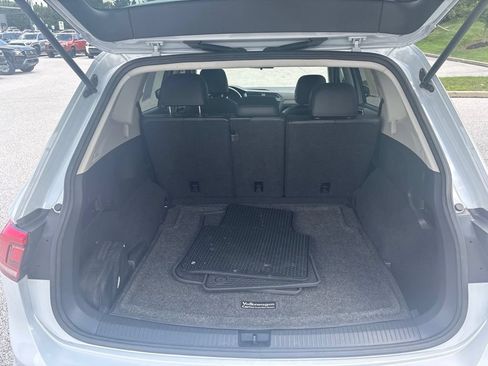 Used 2018 Volkswagen Tiguan SE w/ Panoramic Sunroof Package AWD/4WD image 5
