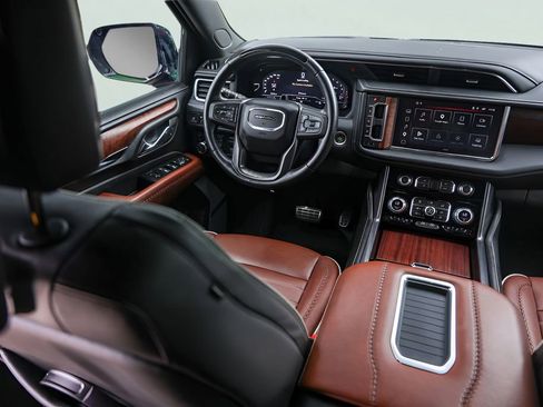 Used 2023 GMC Yukon XL Denali Ultimate AWD/4WD image 32