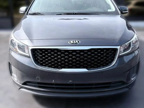 Used 2017 Kia Sedona LX w/ LX Essentials Premium Package FWD image 8