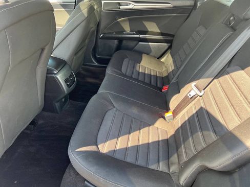 Used 2020 Ford Fusion SE FWD image 11