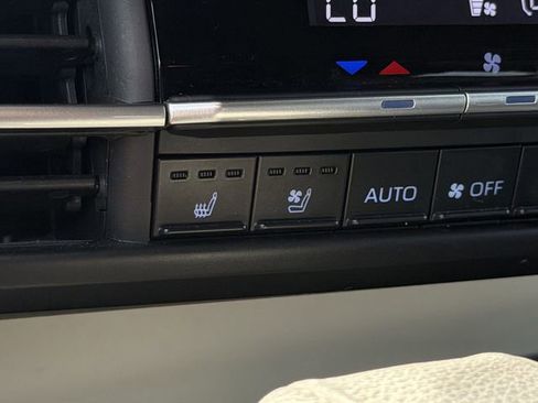 Used 2021 Toyota Sienna Platinum FWD image 17