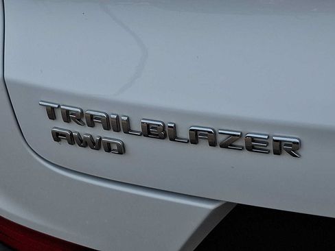 Used 2023 Chevrolet TrailBlazer LT AWD/4WD image 30