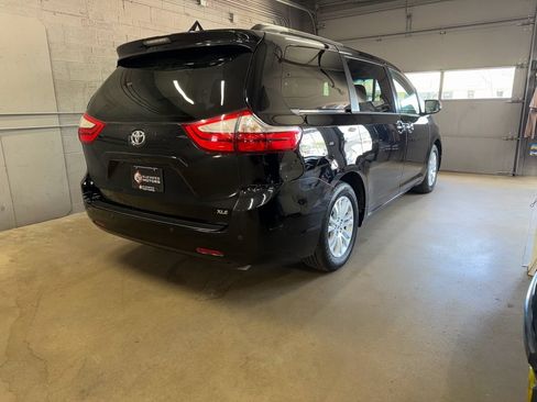 Used 2015 Toyota Sienna XLE Premium FWD image 5