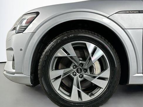 Used 2021 Audi e-tron Prestige w/ Prestige Package image 12