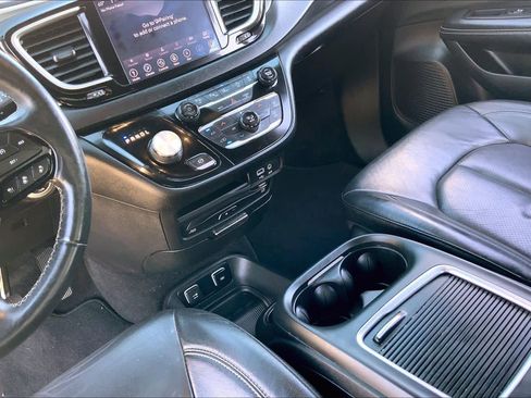 Used 2020 Chrysler Pacifica Touring-L Plus image 15