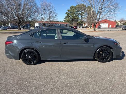 Used 2025 Toyota Camry SE image 6